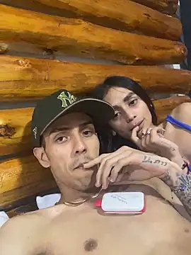 Snapshot of DerryAndIzzy chatting on January 6, 2026, 5:22 am DerryAndIzzy online show from January 6, 2026, 5:22 am