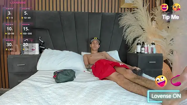 Snapshot of DerryAndIzzy chatting on January 8, 2026, 5:54 am DerryAndIzzy online show from January 8, 2026, 5:54 am