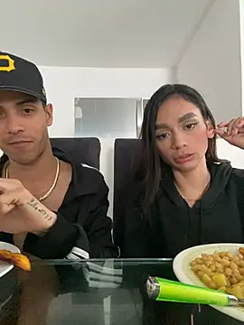 Snapshot of DerryAndIzzy chatting on January 13, 2026, 5:40 pm DerryAndIzzy online show from January 13, 2026, 5:40 pm