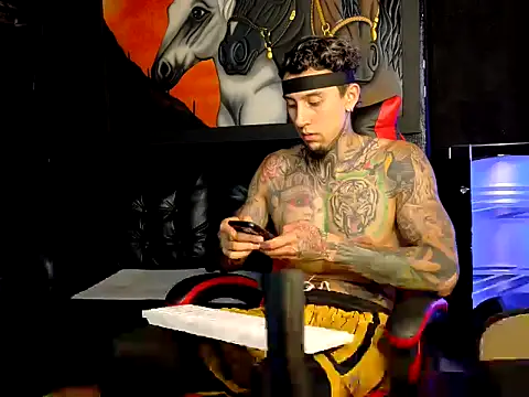 Molotov Explosive online show from November 24, 2025, 10:20 pm