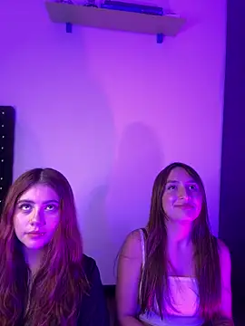 Snapshot of Leah_moon1 chatting on December 18, 2025, 4:18 am Leah moon1 online show from December 18, 2025, 4:18 am