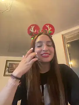 Snapshot of Leah_moon1 chatting on December 21, 2025, 3:57 am Leah moon1 online show from December 21, 2025, 3:57 am