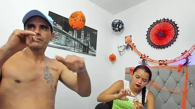 Snapshot of Sofi_And_Santy chatting on November 2, 2025, 1:19 am Sofi And Santy online show from November 2, 2025, 1:19 am