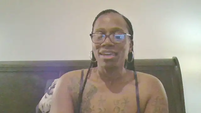Snapshot of SweetCandy85 chatting on October 14, 2025, 1:39 am SweetCandy85 online show from October 14, 2025, 1:39 am