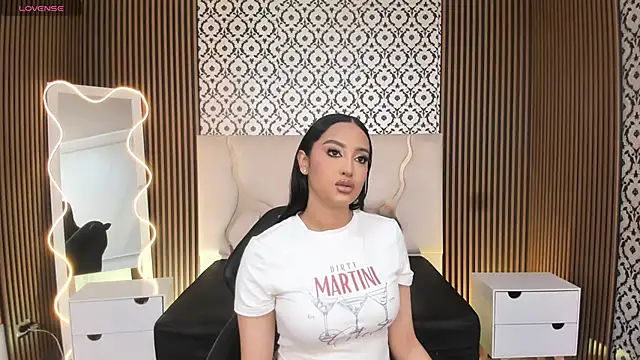 BEELLA TAY1 online show from November 10, 2025, 2:16 pm