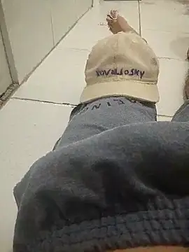 Snapshot of Guilhermekovaliosky chatting on December 17, 2025, 3:51 pm Guilhermekovaliosky online show from December 17, 2025, 3:51 pm