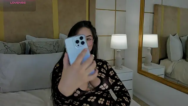 Snapshot of lyrabellini chatting on February 10, 2026, 11:03 am lyrabellini online show from February 10, 2026, 11:03 am