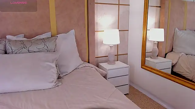 Snapshot of lyrabellini chatting on February 25, 2026, 11:20 am lyrabellini online show from February 25, 2026, 11:20 am