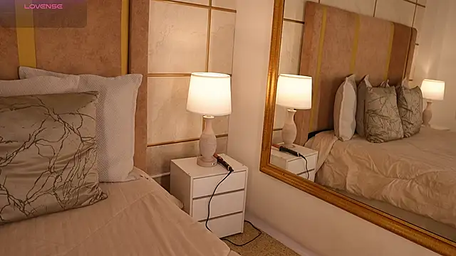 Snapshot of lyrabellini chatting on March 8, 2026, 10:52 am lyrabellini online show from March 8, 2026, 10:52 am