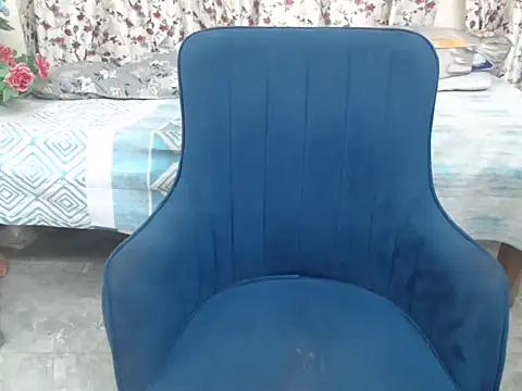 Snapshot of hii_tanisha chatting on December 17, 2025, 10:21 am hii tanisha online show from December 17, 2025, 10:21 am