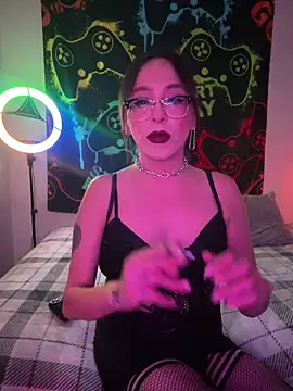 Snapshot of MiniMonroe chatting on November 5, 2025, 8:36 am MiniMonroe online show from November 5, 2025, 8:36 am