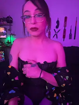 Snapshot of MiniMonroe chatting on November 13, 2025, 8:35 am MiniMonroe online show from November 13, 2025, 8:35 am