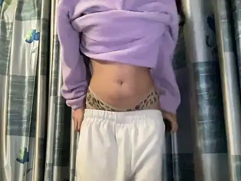 youngriri2 online show from November 14, 2025, 7:51 am