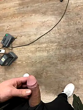 Snapshot of AlexGogo23 chatting on November 20, 2025, 7:46 pm AlexGogo23 online show from November 20, 2025, 7:46 pm