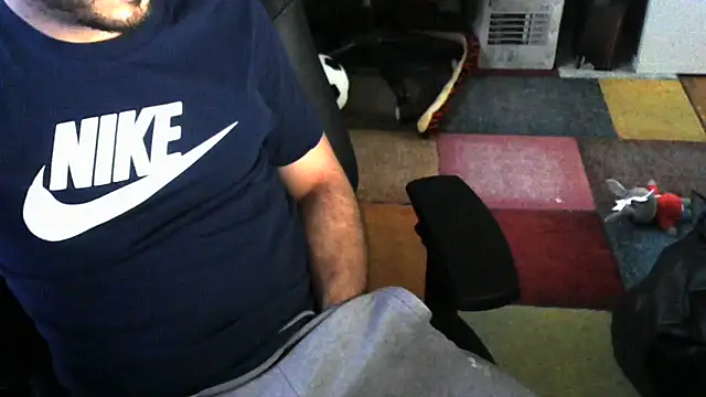 Snapshot of AlexGogo23 chatting on November 21, 2025, 2:05 pm AlexGogo23 online show from November 21, 2025, 2:05 pm