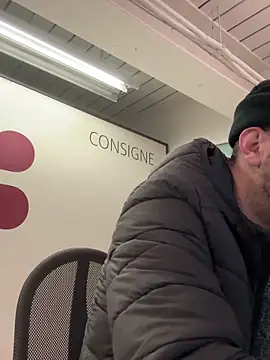 Snapshot of AlexGogo23 chatting on January 8, 2026, 6:37 am AlexGogo23 online show from January 8, 2026, 6:37 am