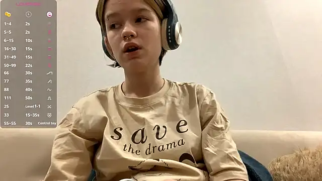 Snapshot of LorRebak chatting on December 17, 2025, 12:33 pm LorRebak online show from December 17, 2025, 12:33 pm