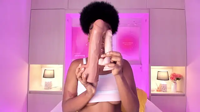 Snapshot of MaraBaker chatting on October 28, 2025, 12:09 pm MaraBaker online show from October 28, 2025, 12:09 pm