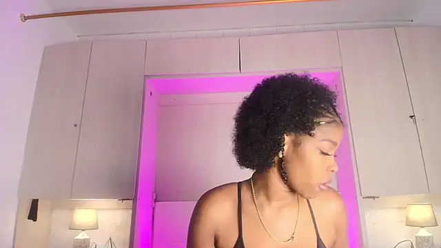 Snapshot of MaraBaker chatting on November 6, 2025, 11:55 am MaraBaker online show from November 6, 2025, 11:55 am