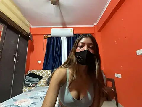 HOT HONEY10 online show from July 4, 2026, 3:40 pm