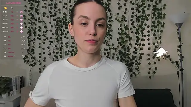 Snapshot of sweet_and_flirt chatting on October 22, 2025, 7:30 am sweet and flirt online show from October 22, 2025, 7:30 am