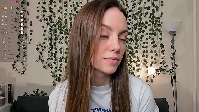 Snapshot of sweet_and_flirt chatting on November 7, 2025, 8:03 am sweet and flirt online show from November 7, 2025, 8:03 am