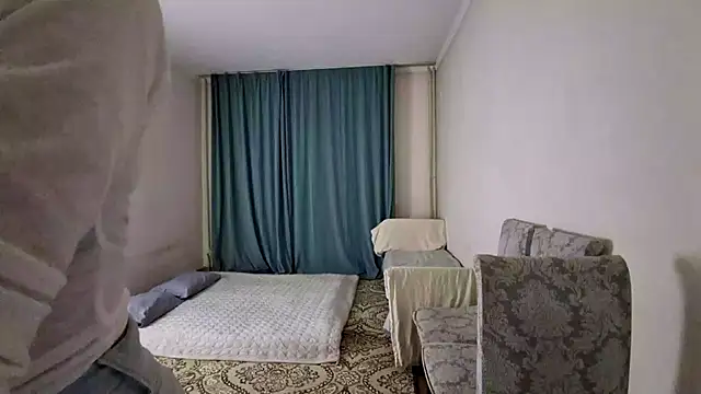 Lyndasilk online show from April 12, 2026, 3:17 pm