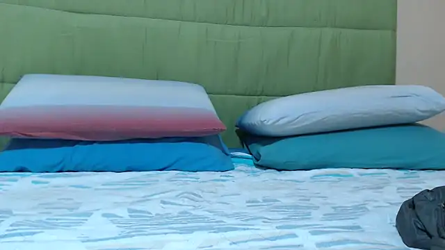 Monellaxx online show from April 1, 2026, 12:17 pm