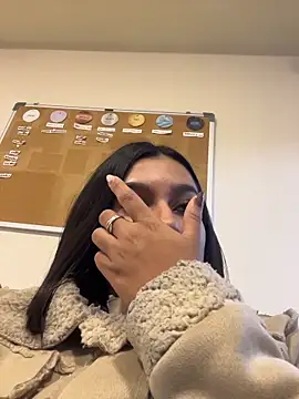 AlyssaRay online show from April 4, 2026, 11:40 am