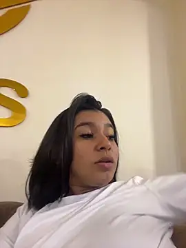 AlyssaRay online show from May 11, 2026, 4:48 pm