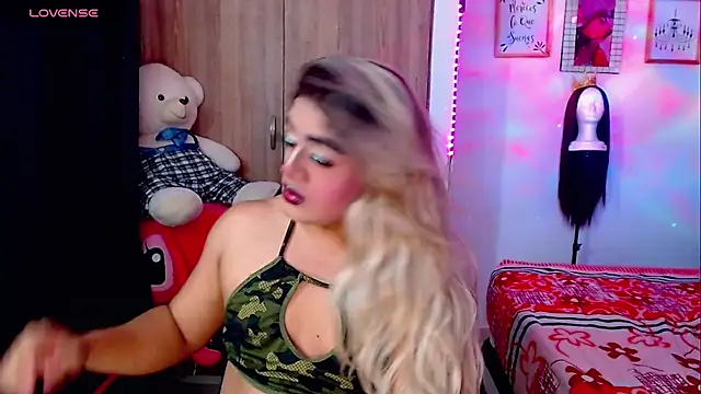 Snapshot of Sofiabigcock22 chatting on February 20, 2026, 12:40 am Sofiabigcock22 online show from February 20, 2026, 12:40 am