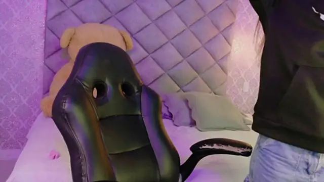 CARO ADAMS1 online show from November 21, 2025, 11:31 am