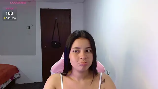Snapshot of Megan_ve chatting on October 15, 2025, 1:17 am Megan ve online show from October 15, 2025, 1:17 am