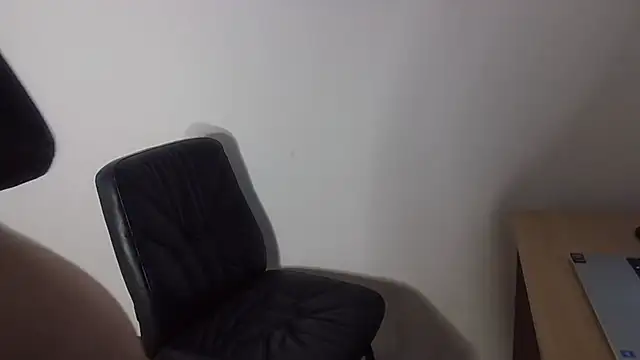 Miss-85 online show from November 11, 2025, 7:36 pm