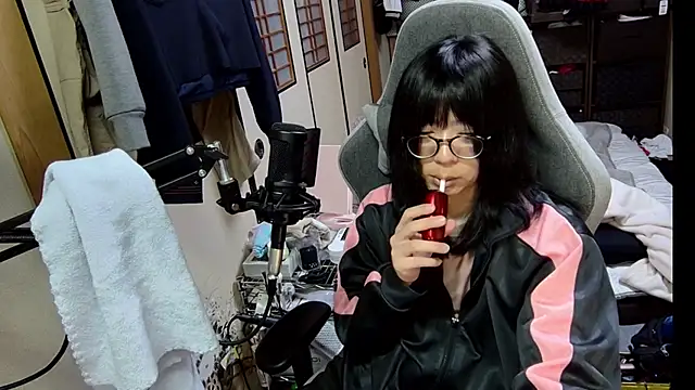 Snapshot of harinyanxxx chatting on February 15, 2026, 6:59 pm harinyanxxx online show from February 15, 2026, 6:59 pm