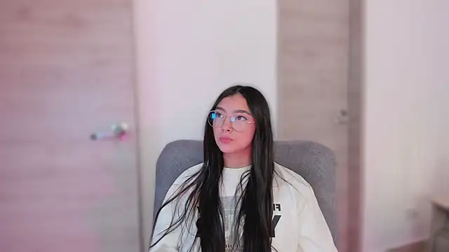 MirandaJohnson  online show from October 17, 2025, 12:52 pm