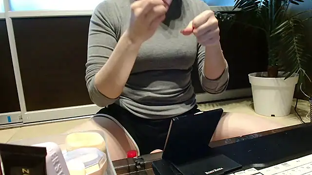 Snapshot of _Ema_ch chatting on February 10, 2026, 1:21 am Ema ch online show from February 10, 2026, 1:21 am