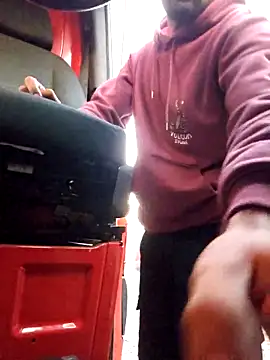 Snapshot of Arf097 chatting on November 5, 2025, 3:45 pm Arf097 online show from November 5, 2025, 3:45 pm