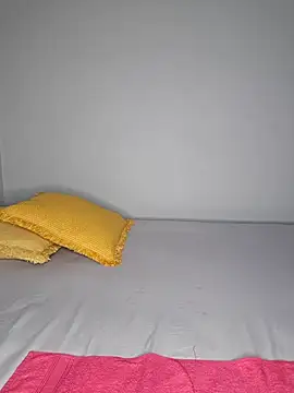 Snapshot of certifiedhottie2025 chatting on November 19, 2025, 5:29 am certifiedhottie2025 online show from November 19, 2025, 5:29 am