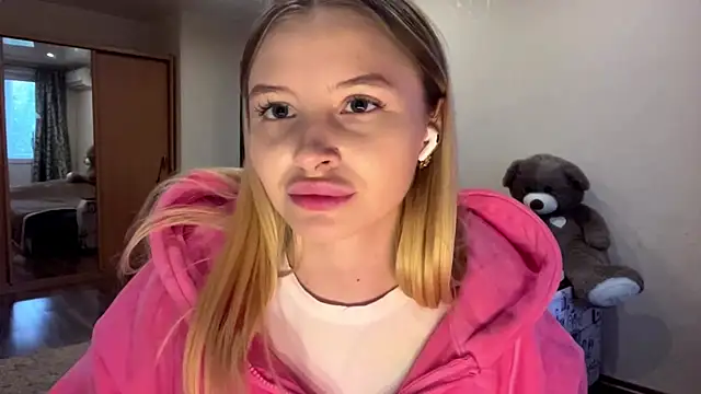 Snapshot of VictoriaMystery chatting on October 14, 2025, 2:18 pm VictoriaMystery online show from October 14, 2025, 2:18 pm