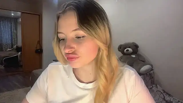 Snapshot of VictoriaMystery chatting on October 15, 2025, 2:28 pm VictoriaMystery online show from October 15, 2025, 2:28 pm