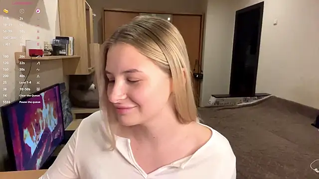 Snapshot of VictoriaMystery chatting on November 3, 2025, 4:52 pm VictoriaMystery online show from November 3, 2025, 4:52 pm