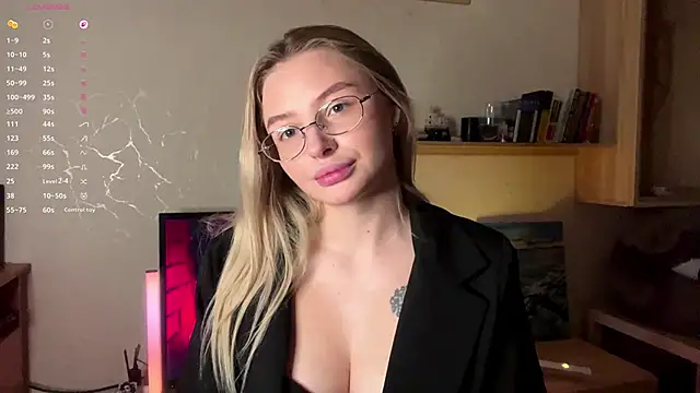 Snapshot of VictoriaMystery chatting on November 14, 2025, 1:32 pm VictoriaMystery online show from November 14, 2025, 1:32 pm