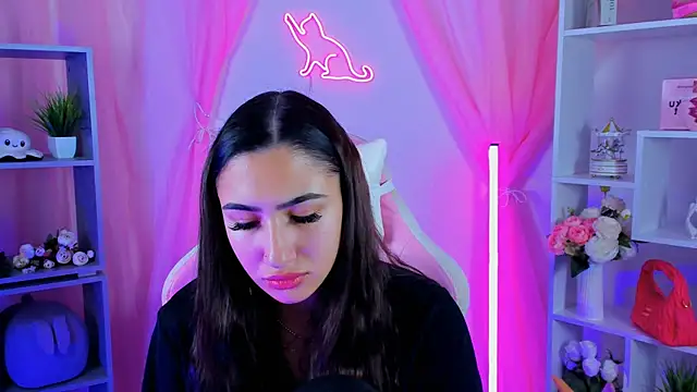 Snapshot of RebeckaThornton chatting on October 29, 2025, 9:33 am RebeckaThornton online show from October 29, 2025, 9:33 am