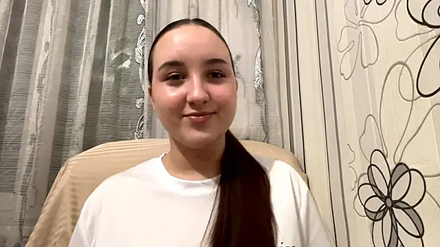 Snapshot of DaisyMolly chatting on October 12, 2025, 8:52 pm DaisyMolly online show from October 12, 2025, 8:52 pm