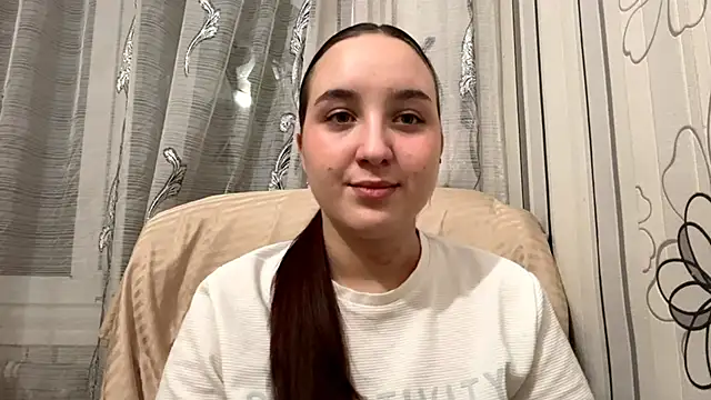 Snapshot of DaisyMolly chatting on October 27, 2025, 4:44 pm DaisyMolly online show from October 27, 2025, 4:44 pm