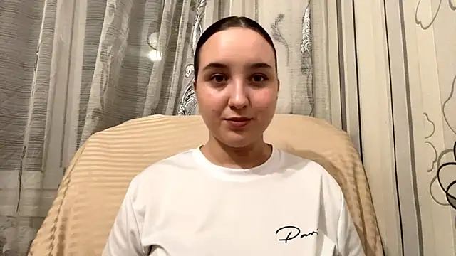 Snapshot of DaisyMolly chatting on November 1, 2025, 10:01 pm DaisyMolly online show from November 1, 2025, 10:01 pm