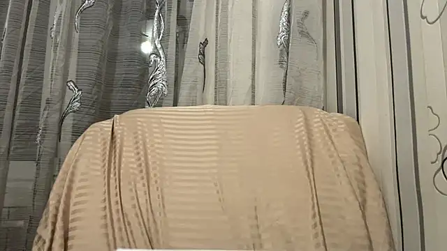 Snapshot of DaisyMolly chatting on November 14, 2025, 9:46 pm DaisyMolly online show from November 14, 2025, 9:46 pm