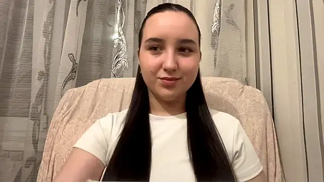 Snapshot of DaisyMolly chatting on November 21, 2025, 9:46 pm DaisyMolly online show from November 21, 2025, 9:46 pm