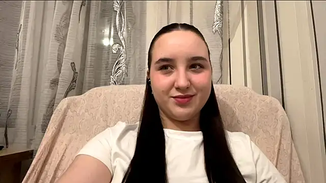 Snapshot of DaisyMolly chatting on December 17, 2025, 9:43 pm DaisyMolly online show from December 17, 2025, 9:43 pm